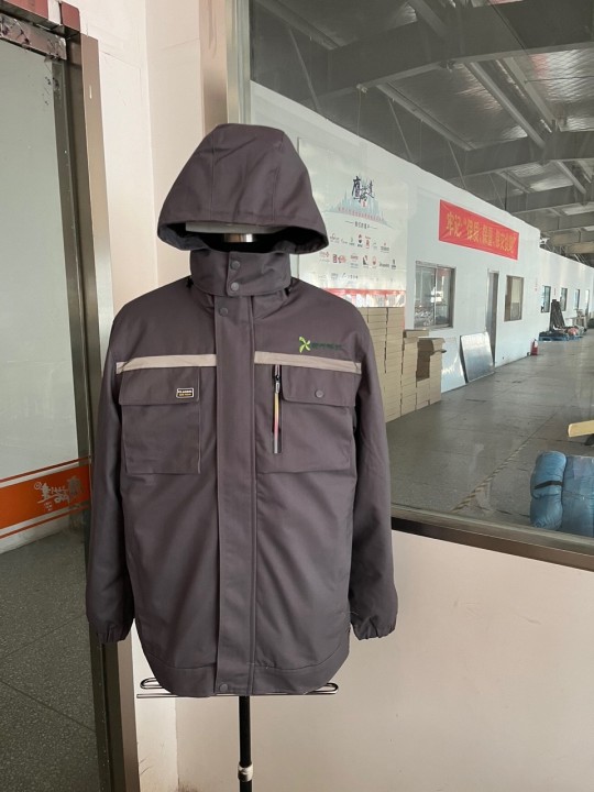 北京新叶新能源棉服工作服(图1)